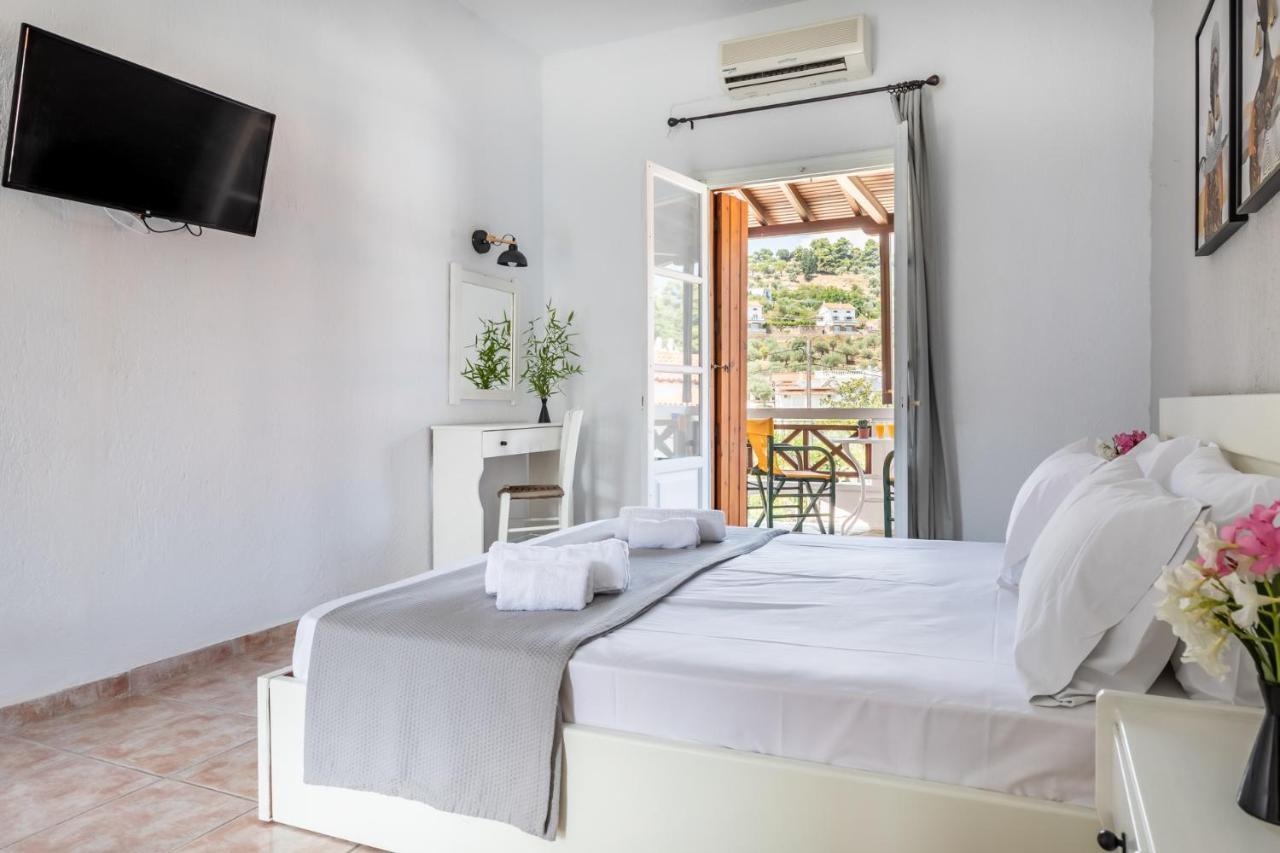 Konstantina Studios Skopelos Town Exterior photo