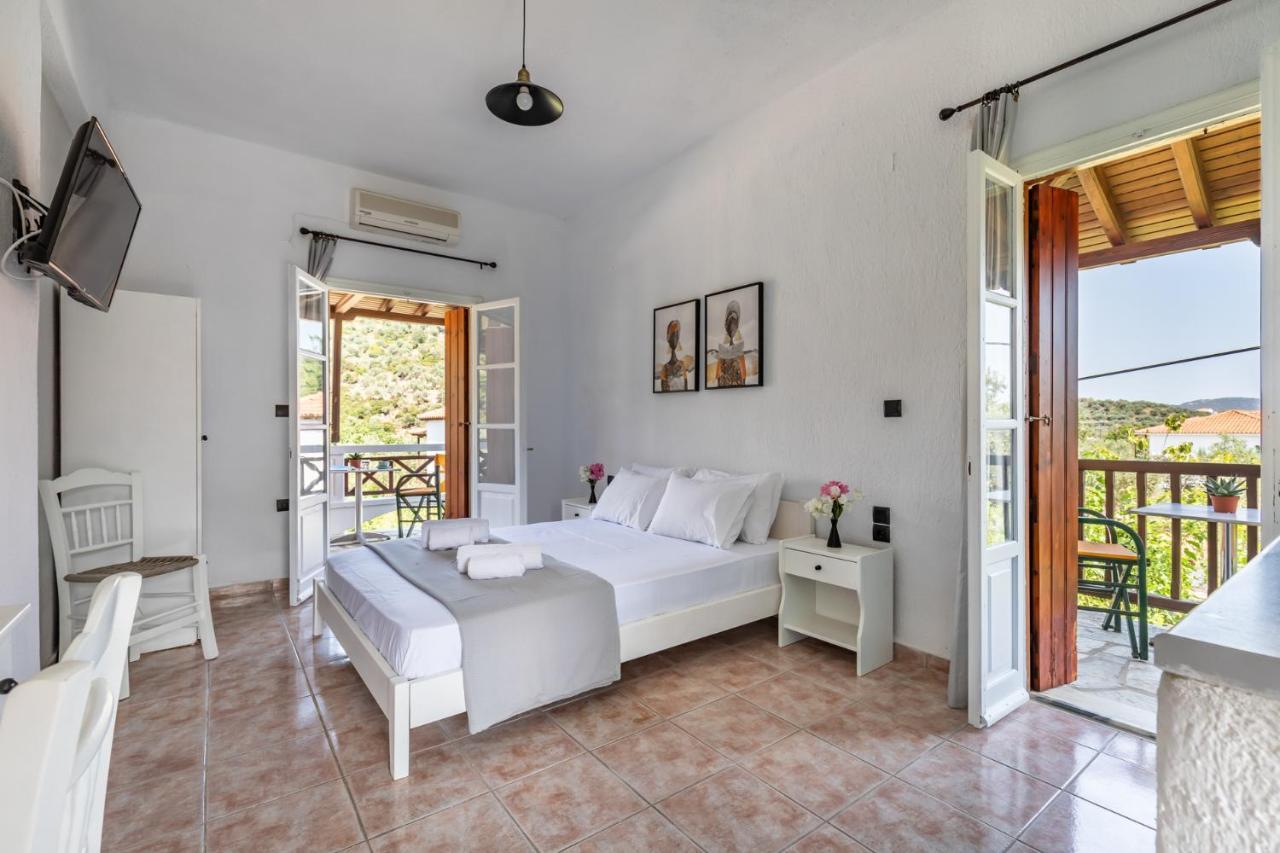 Konstantina Studios Skopelos Town Exterior photo