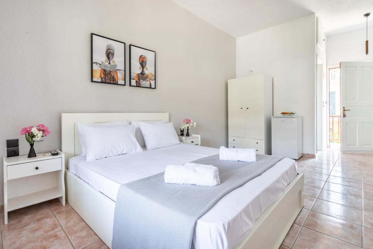 Konstantina Studios Skopelos Town Exterior photo